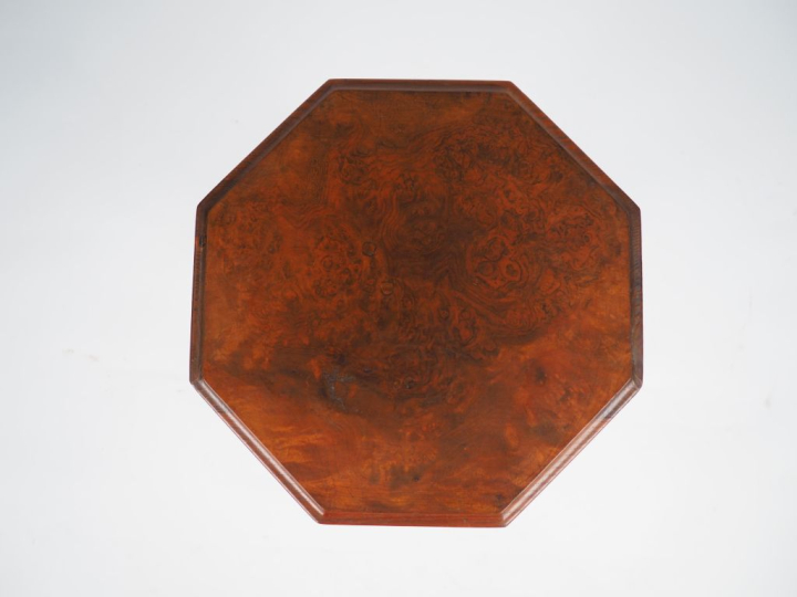 Guéridon XIXème tripode anglais en acajou, fut balustre, pied griffe, 