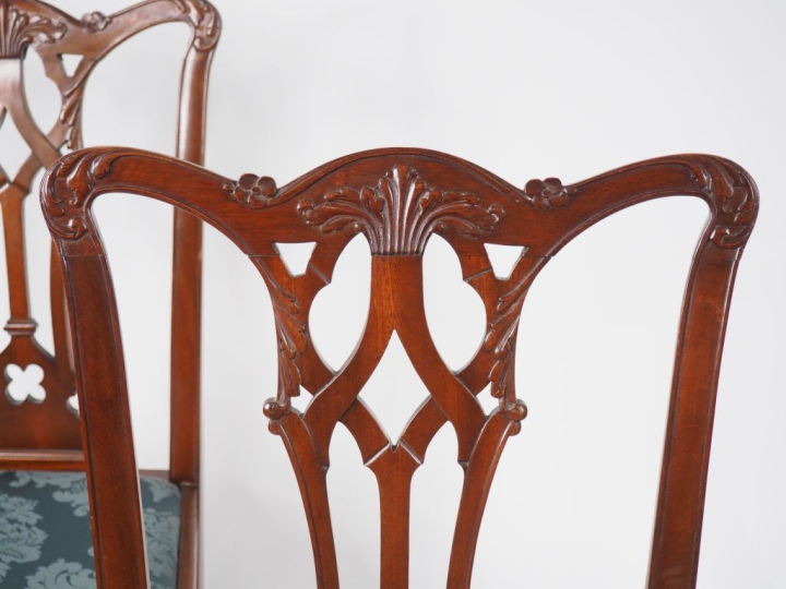 4 chaises anglaises XIXème "Chippendale" en acajou et placage d'acajou