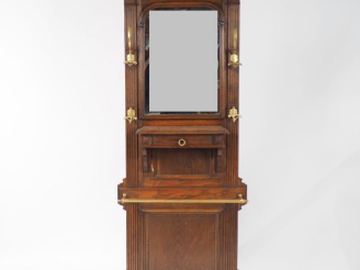 Vente aux enchères Petit vestiaire de style Henri II en chêne et bronze.  Dim. 190 x 80 c