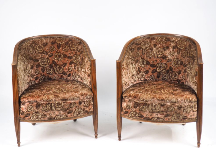 Paire de fauteuils gondole Art Déco en bois naturel mouluré, pieds mon