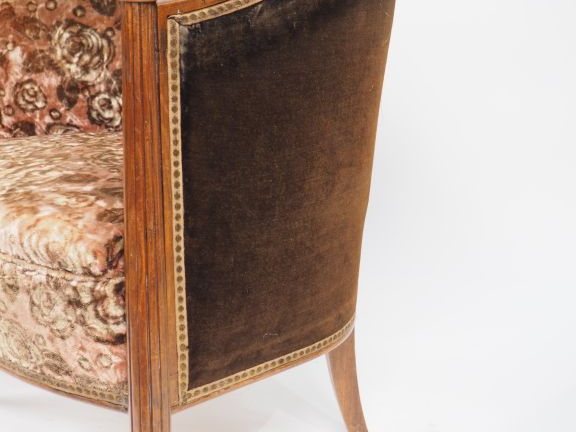 Paire de fauteuils gondole Art Déco en bois naturel mouluré, pieds mon