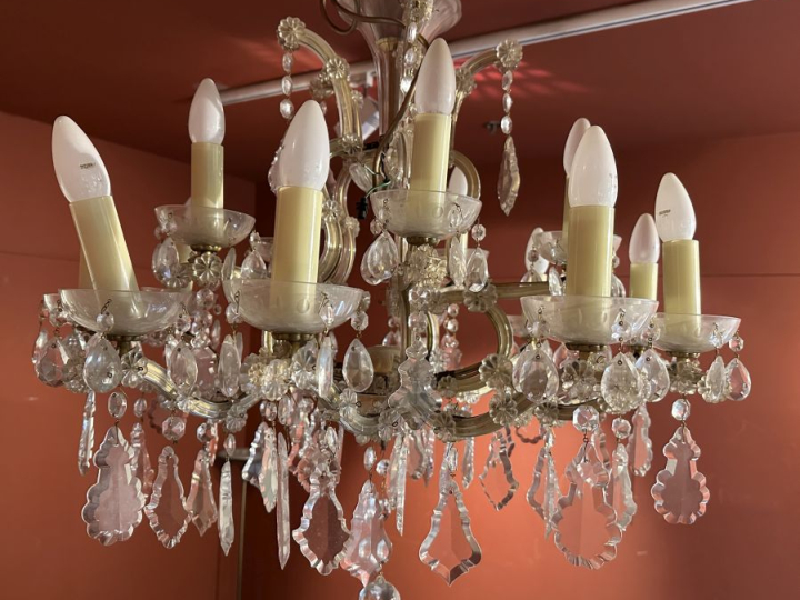 Lustre à pampilles en cristal. H. 71 cm