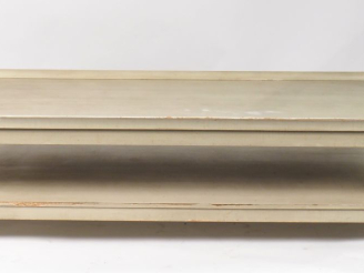 Vente aux enchères Grande table basse de salon à deux plateaux dont un cuvette en bois la