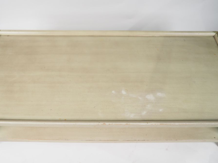 Grande table basse de salon à deux plateaux dont un cuvette en bois la