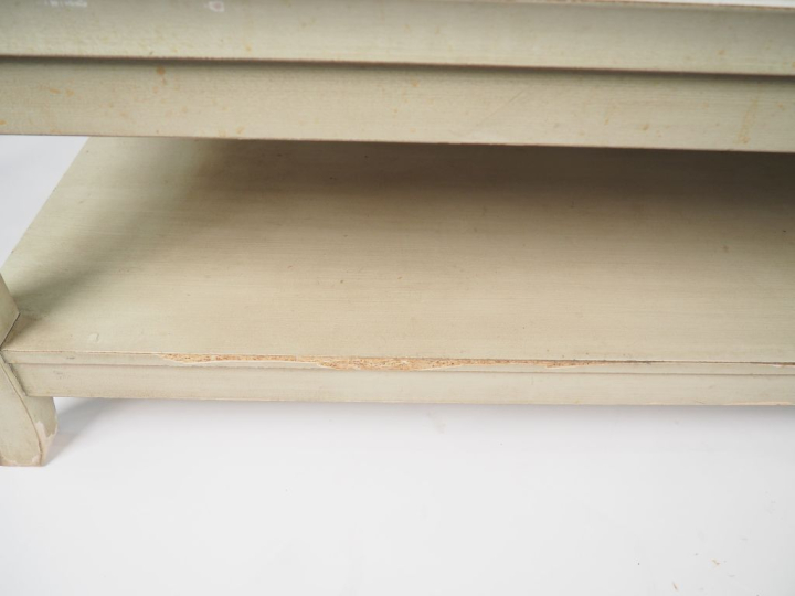 Grande table basse de salon à deux plateaux dont un cuvette en bois la