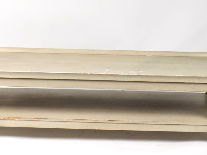 Grande table basse de salon à deux plateaux dont un cuvette en bois la