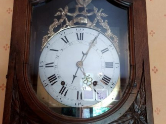 Vente aux enchères Pendule comtoise bressane dite "demoiselle" Louis XV, en bois naturel 