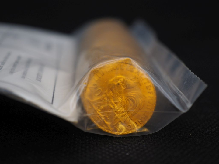 50 pièces de 20 francs or (date visible 1907) Dans un sachet sous scel