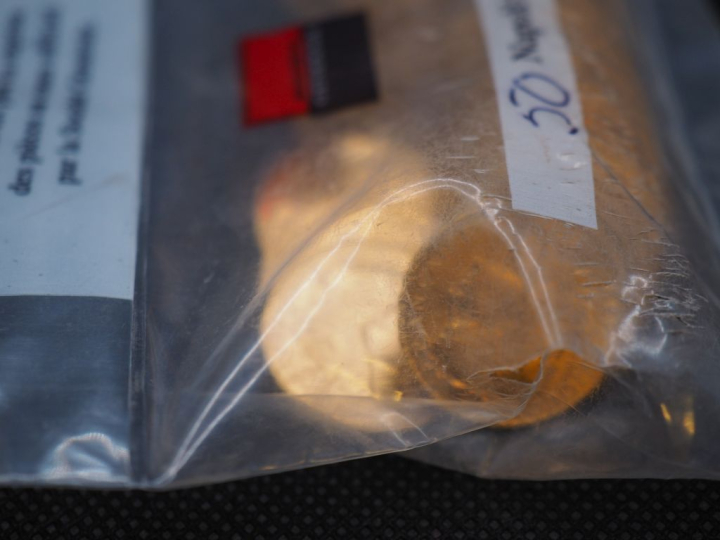 50 pièces de 20 Francs or (une date visible 1909) Dans un sachet sous 