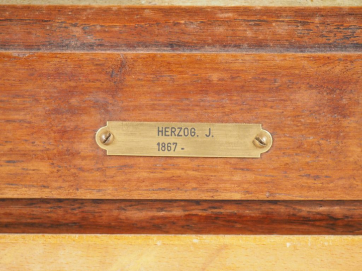 J. HERZOG.  "Marine" Huile sur toile, signée en bas à droite (petites 