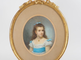 Vente aux enchères MOULIN. "Portraits de jeunes filles". Paire de pastels, l'un signé en 