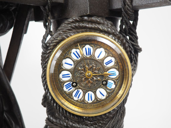 J. CARRIER. "Le capitaine de vaisseau". Importante sculpture en fonte 