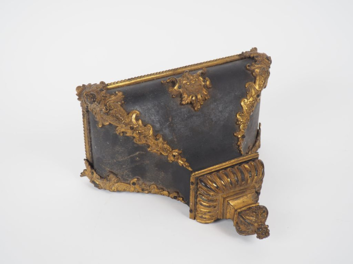 Sellette d'applique Napoléon III de style Louis XV en bois et bronze d
