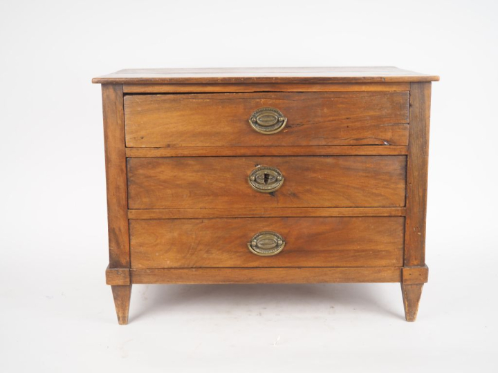 Commode de maîtrise fin XIXème - début Xxème en bois naturel ouvrant à