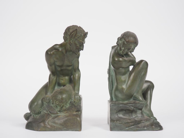 Alfred GILBERT. "Faune et nymphe". Paire de serre-livres en bronze à p