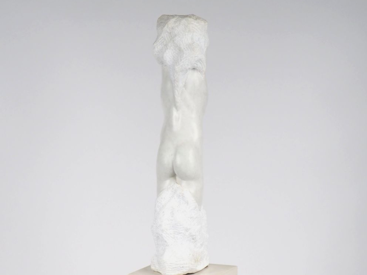 Serge SALLAN.  "Ephébe" . grande sculpture en marbre blanc des pyrénée