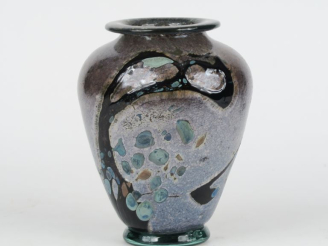 Vente aux enchères R. PIERINI.  Vase ovoide en verre polychrome multi couches décor abstr
