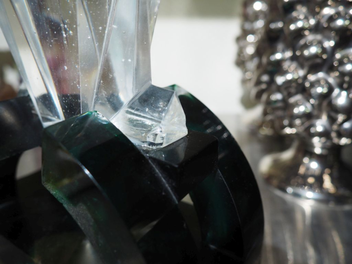 Antoine LEPERLIER.  Sculpture en verre bicolore  Epreuve d'artiste Sig