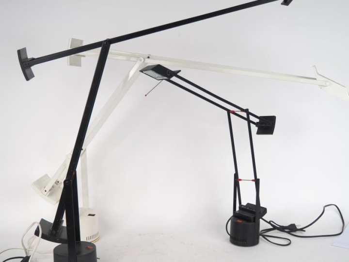 Richard SAPPER pour ARTEMIDE. Trois lampes "Tizio" en métal laqué noir