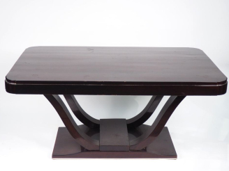 Vente aux enchères Table de salle à manger de style Art Déco en placage de palissandre. D