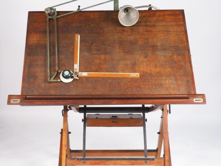 NESTLER. Table d'architecte avec ses accessories.