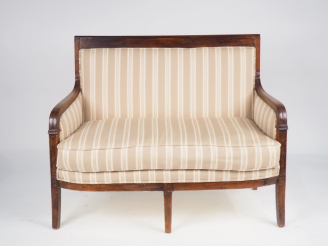 Vente aux enchères Banquette Louis Philippe en acajou, garniture de tissu rayé. (Restaura