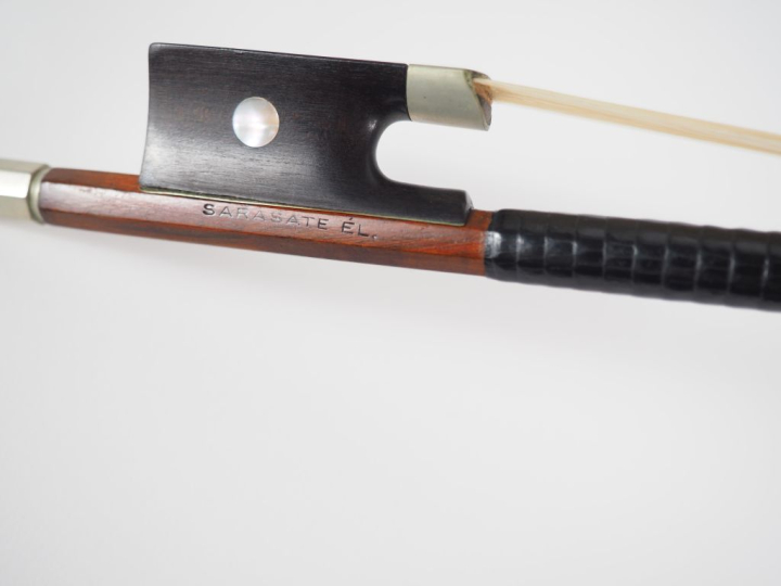 	Archet de violon 	fait dans les ateliers JTL en pernambouc monté mail