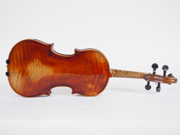 Très beau violon	 fait par Justin Derazey. Certificat de Bernard Sabat