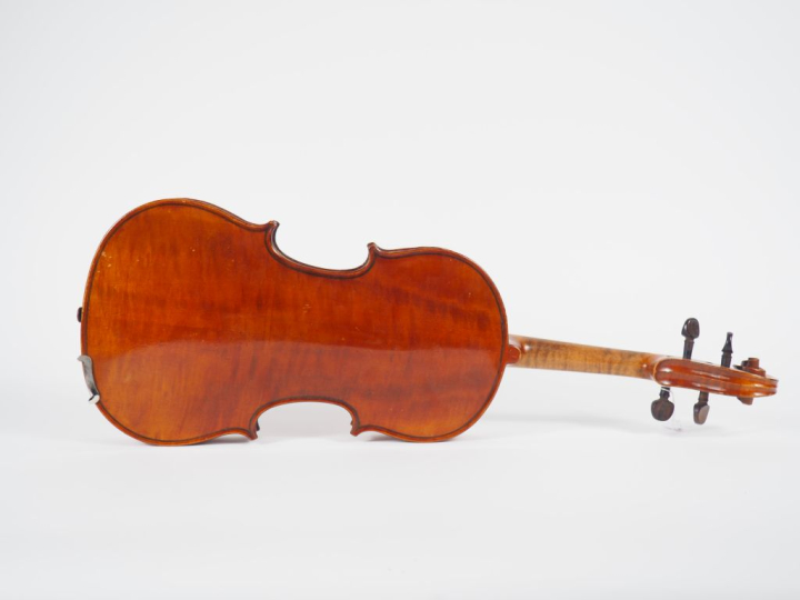 Violon d'étude	 fait à Mirecourt vers 1920-1930 portant l'etiquette "J