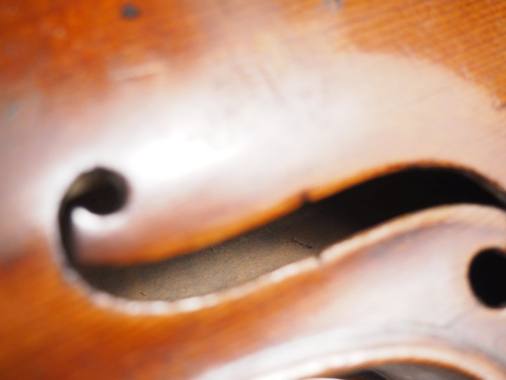 Violon d'étude 	fait à Mirecourt vers 1910. 	359mm (	à monter) Expert 