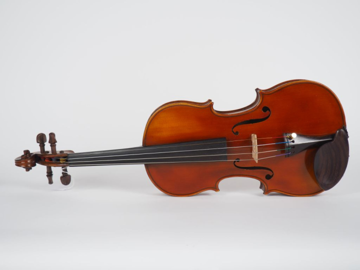Beau violon 	fait à Mirecourt  portant l'étiquette apocryphe "Honnoré 