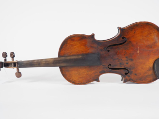 Vente aux enchères Vieux violon	 Français portant l'étiquette apocryphe "Alessandro Galli