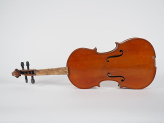 Vente aux enchères 	Violon d'étude 	fait à Mirecourt vers 1920 etiquette apocryphe "Atoni