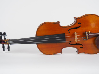 Vente aux enchères 	Violon d'étude 	fait à Mirecourt 1920 dans l'atelier Cuesnon en parfa
