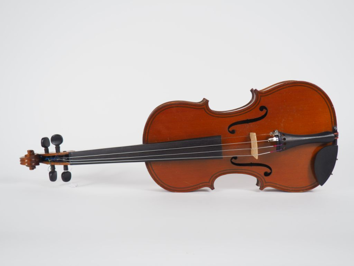 Violon d'étude 	fait main à Mirecourt vers 1915, double filet. 	355.	 