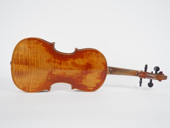 Joli Violon allemand 	fait en copie d'ancien 1890-1900 portant l'étiqu
