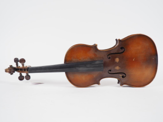 Vente aux enchères Joli violon 	de l'atelier Olivier et Bish à Mirecourt en 1928 portant 