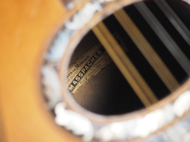 Mandoline napolitaine en bois et à décor d'inscrustations de nace. Por