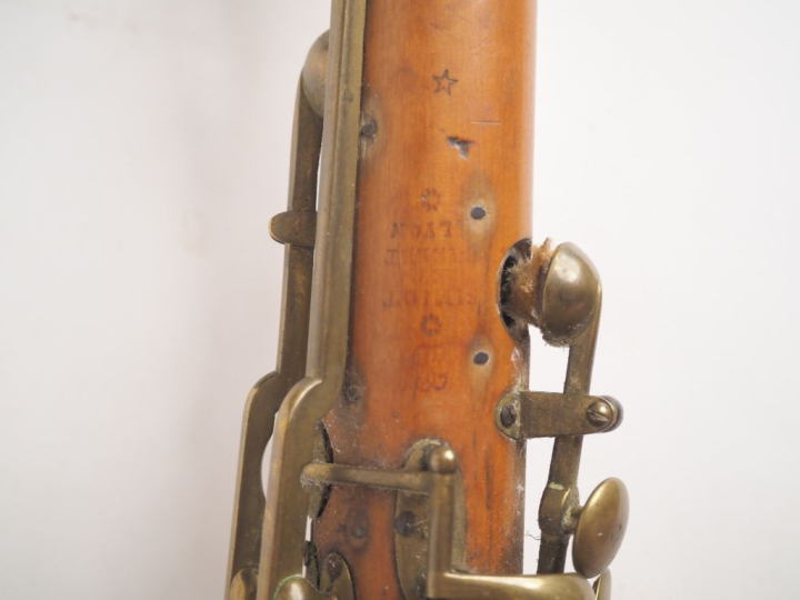 Clarinette en buis, estampillée SIMIOT à Lyon. (Petites restaurations,