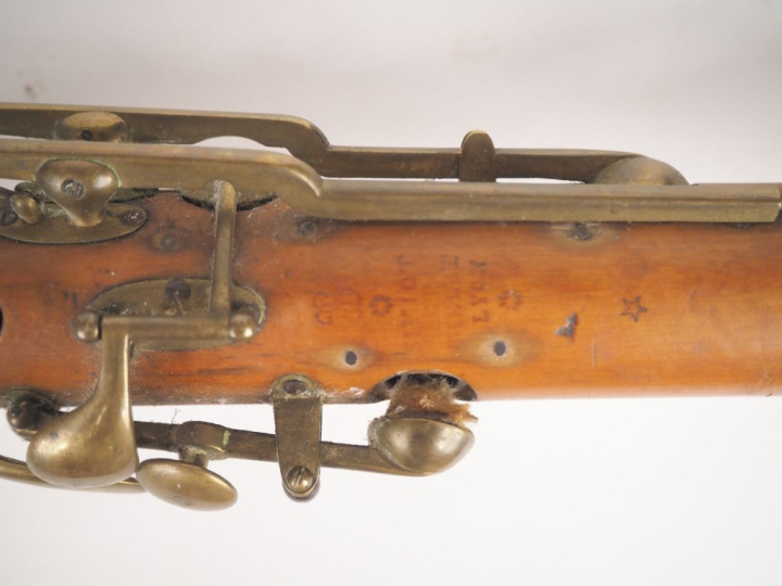 Clarinette en buis, estampillée SIMIOT à Lyon. (Petites restaurations,