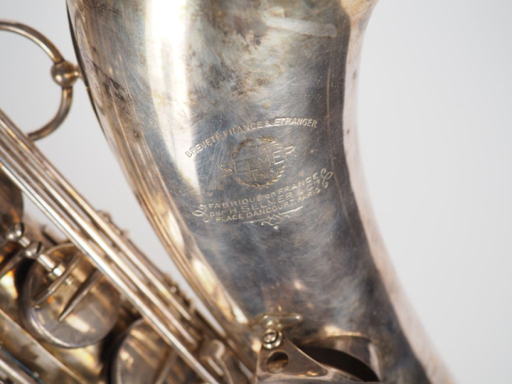 SELMER. Saxophone en métal argenté. Signé. Dans son coffret.