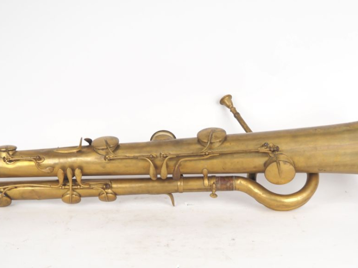 ROYET à Toulouse. Saxophone alto en cuivre. Signé.