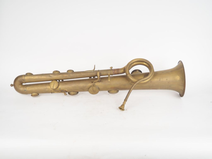 ROYET à Toulouse. Saxophone alto en cuivre. Signé.