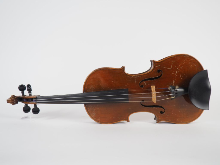 Violon allemand 1920 - 1930 35,9 mm. (Prêt à jouer). On y joint un arc