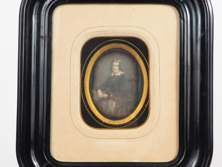 Daguerréotype XIXème. "portrait de dame"  Dim. 11,5 x 8,5 cm