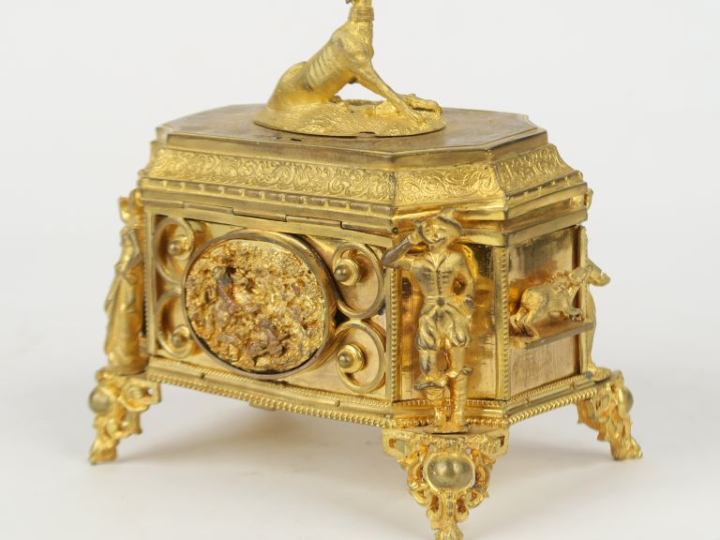 Coffret à bijoux Napoléon III en bronze doré à décor de personnages en