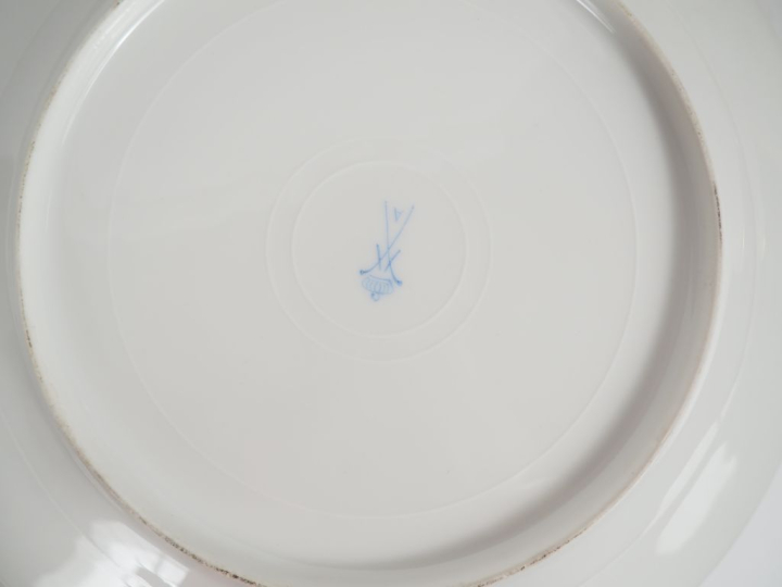 6 assiettes Restauration en porcelaine de paris à décor polychrome de 