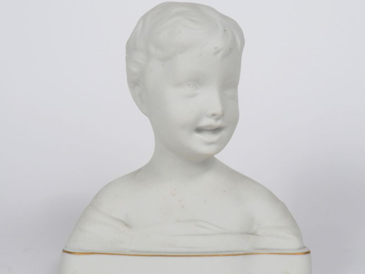 THARAUD à Limoges. Sujet en biscuit, "buste de jeune garçon". Signé. H