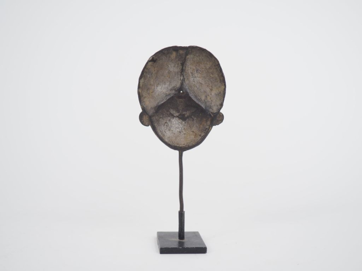 Statuette africaine en bronze, "visage féminin". Dim. 10,5 x 5 cm.