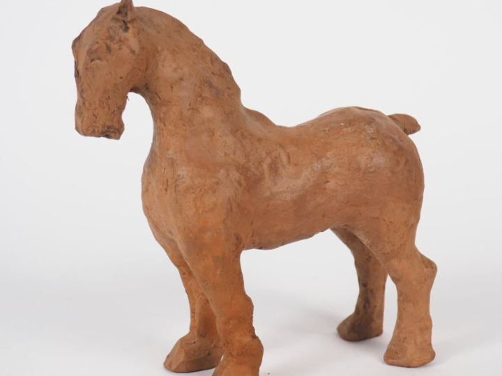 Ecole française XXème. "Cheval de trait". Sujet en terre cuite, monogr